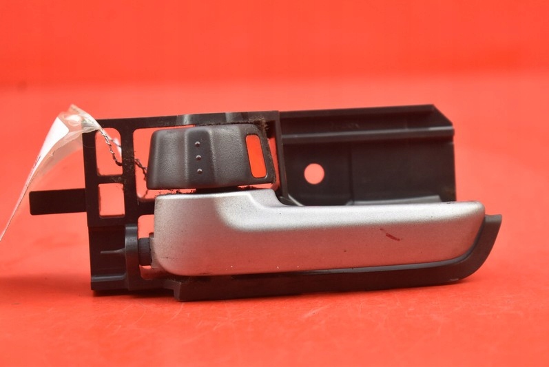 фото №1, Ручка внутренняя левая перед suzuki sx4 1 i 08r