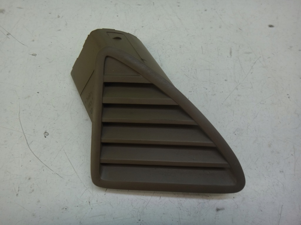 Купити Решітка права правий повітропровід консолі bmw e38 бежева