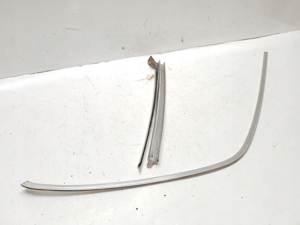 фото №6, Молдинг скло права задня mercedes-benz w123 sedan