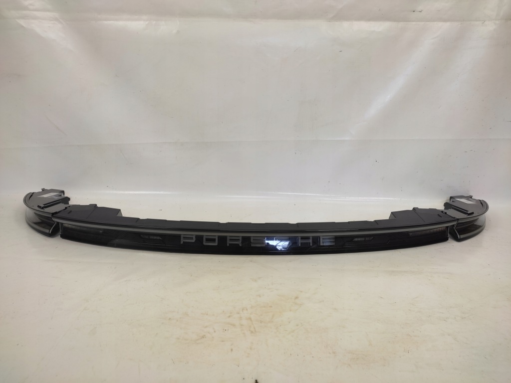 фото №1, Porsche taycan 9j1 лампа задняя задняя середина левая правая led 2019- 2020-