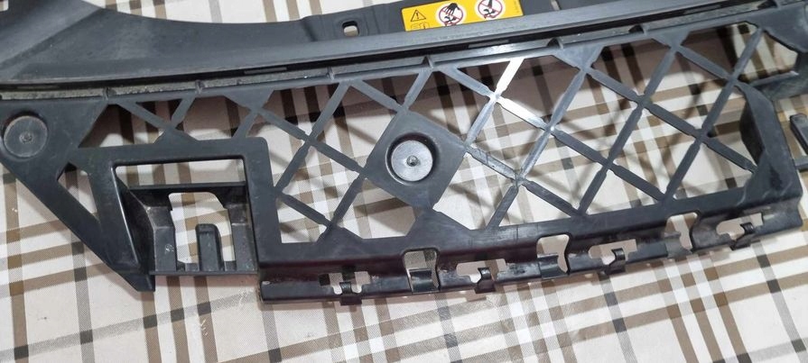 фото №12, Pas верхний кронштейн бампера mercedes a177