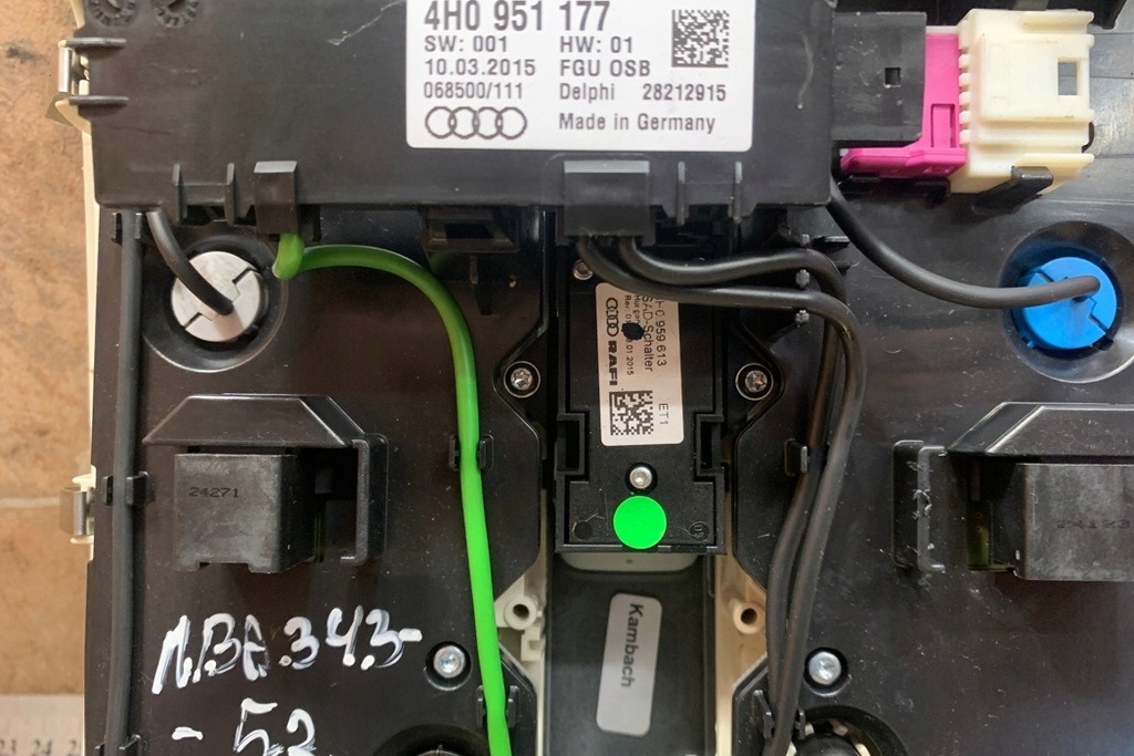 фото №11, Освещение внутреннее audi a8 4h_ 4h0951177 3.0l дизель 190kw 2015