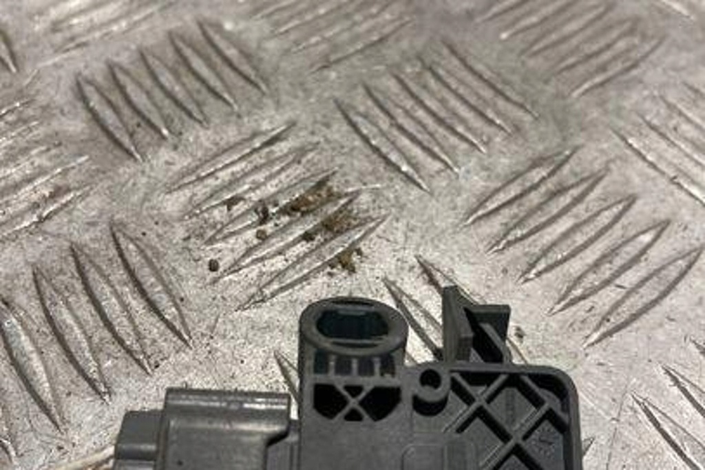 фото №1, Левый боковой датчик удара renault megane iii grandtour kz0/1