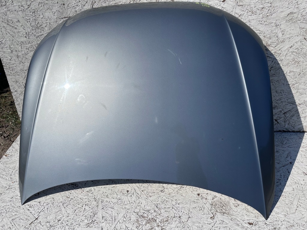 Купити A4 8k капот перед сіра ly7g