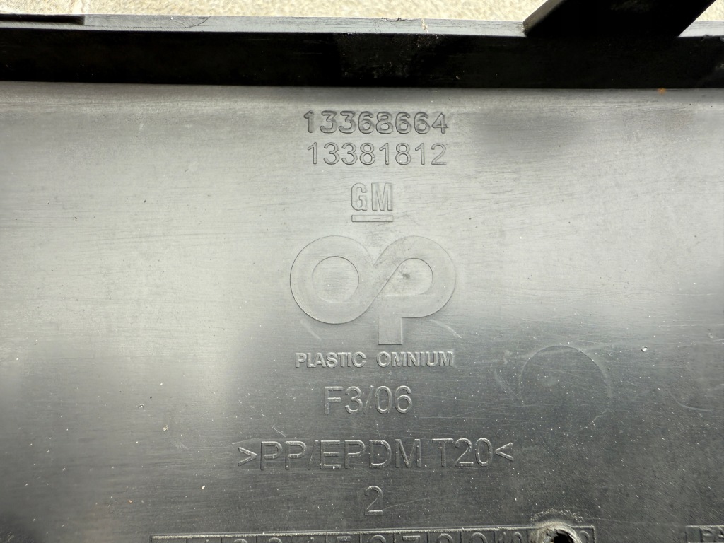 Купить Решётка бампера перед средняя opel astra j iv рестайлинг  13368664 13381812