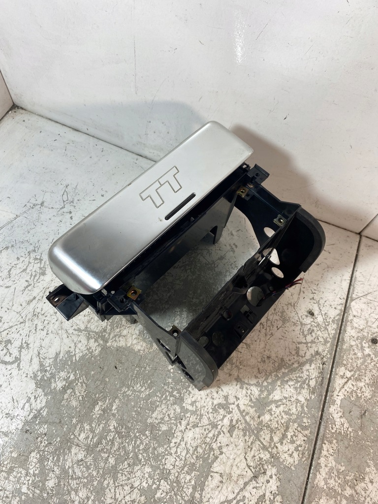фото №1, Рамка корпус защита радио консоли dekor audi tt 8n 8n0863243c