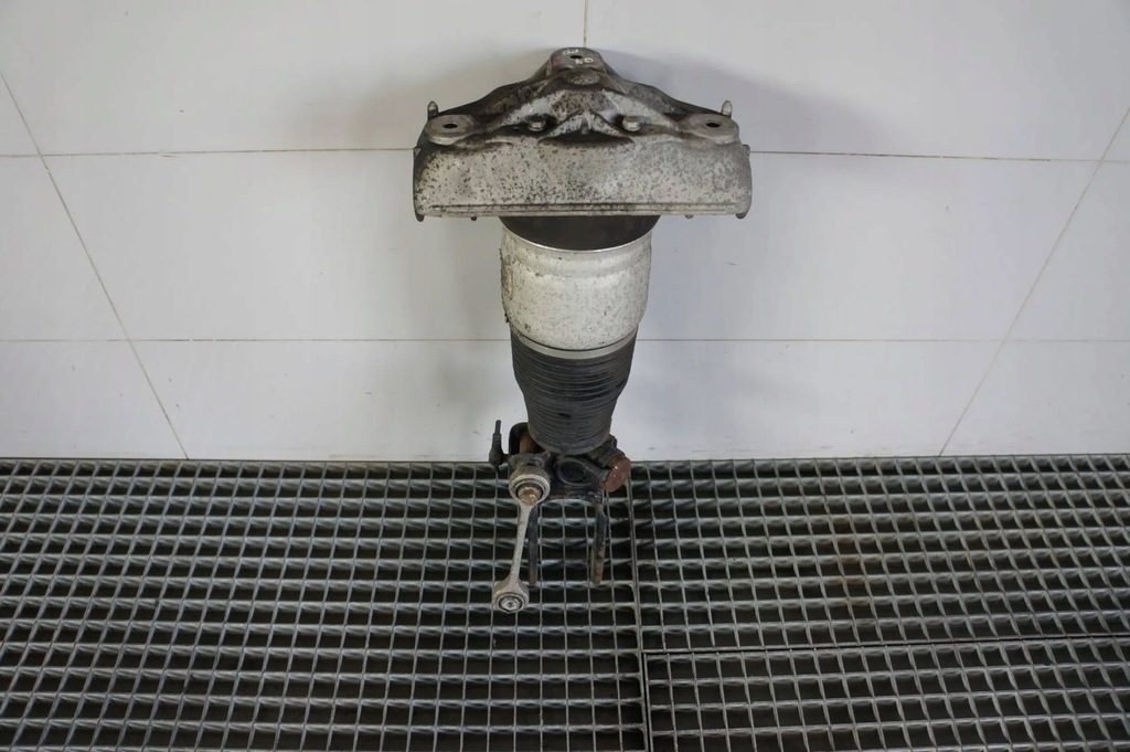 фото №8, Амортизатор пневмоподушка правый перед audi q7 4l 3.0 tdi