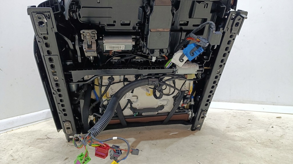 фото №7, Сиденье пассажира правый перед электрический ромбы audi q7 4m