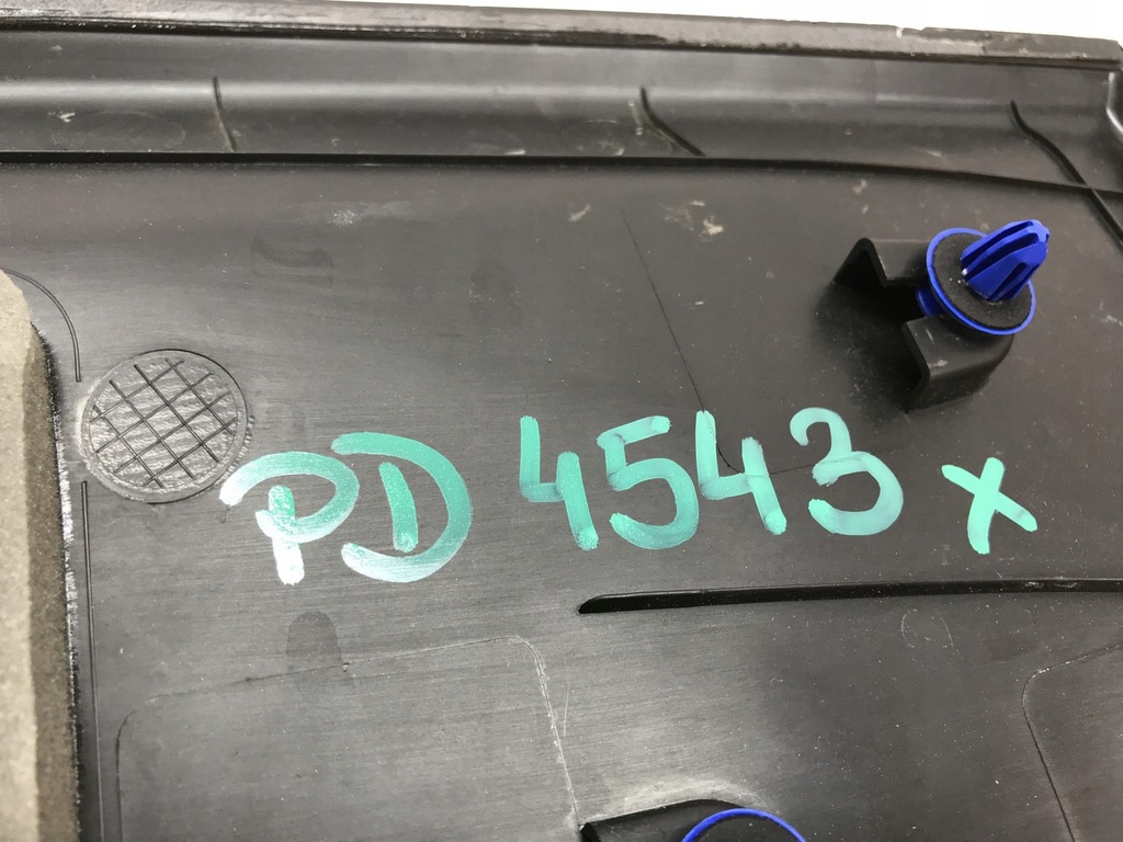 фото №12, Audi a7 c8 пластик поперечина передній 4k8827222