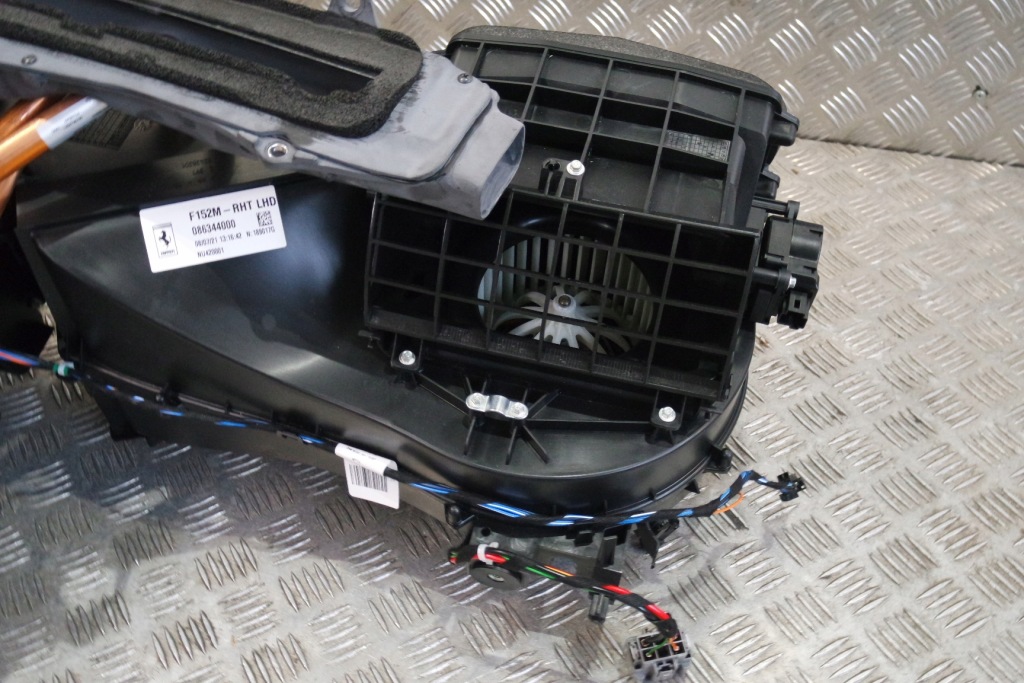 Обігрівач комплектна ferrari 812 gts 1 2 863440 в Україні