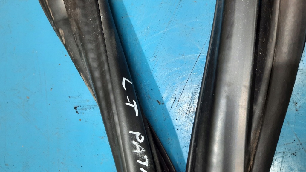 фото №2, Прокладка дверь левый задняя jeep patriot 06-17r