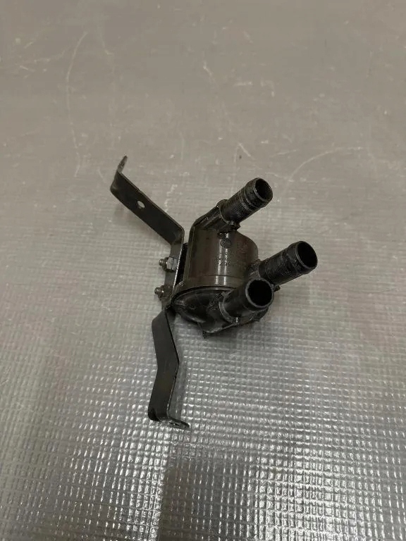 фото №1, Насос воды volvo xc90 i 31686567 2.0l 2018