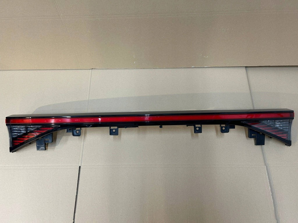 фото №1, Лампа задняя w крышка toyota bz4x 22-