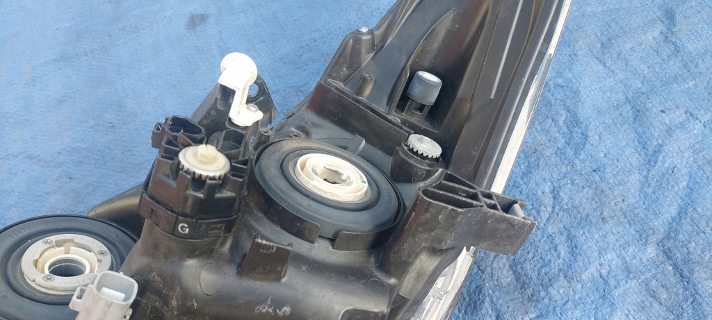 Купити Toyota corolla e18 13 14 15 16 лампа права європа 8111002e7000 nr 121