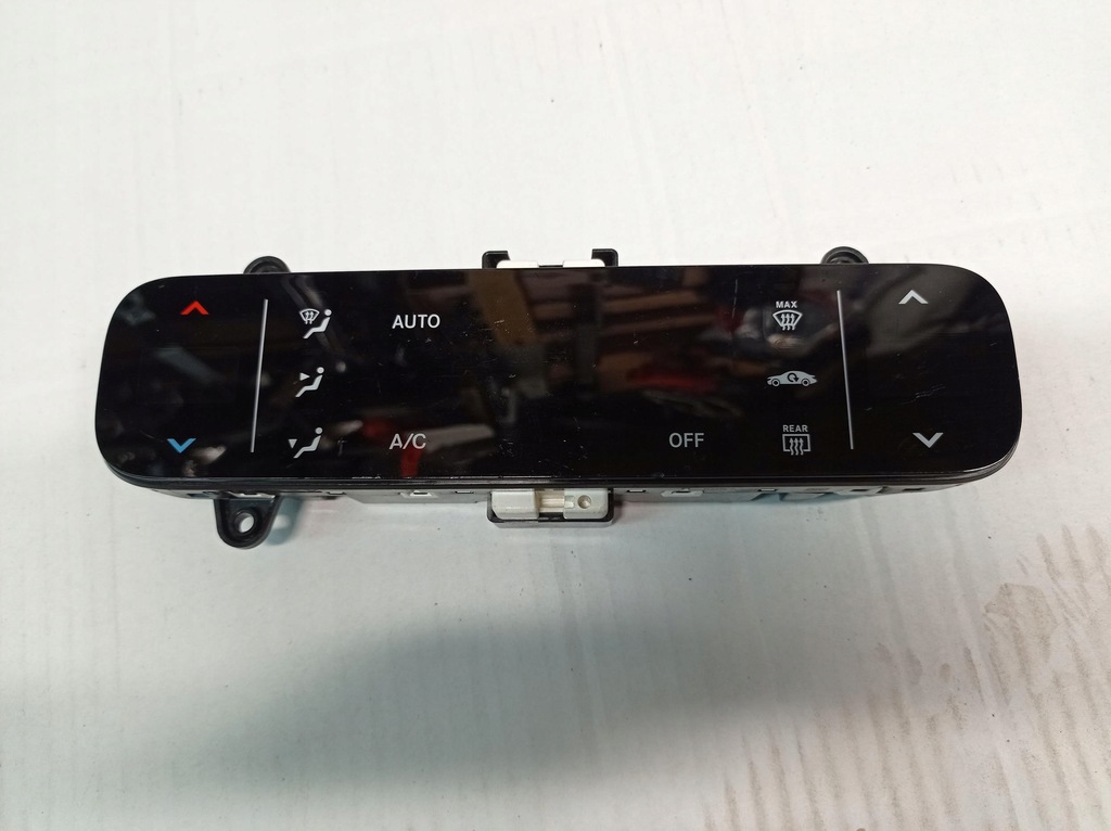 фото №1, Панель кондиционера mercedes w206