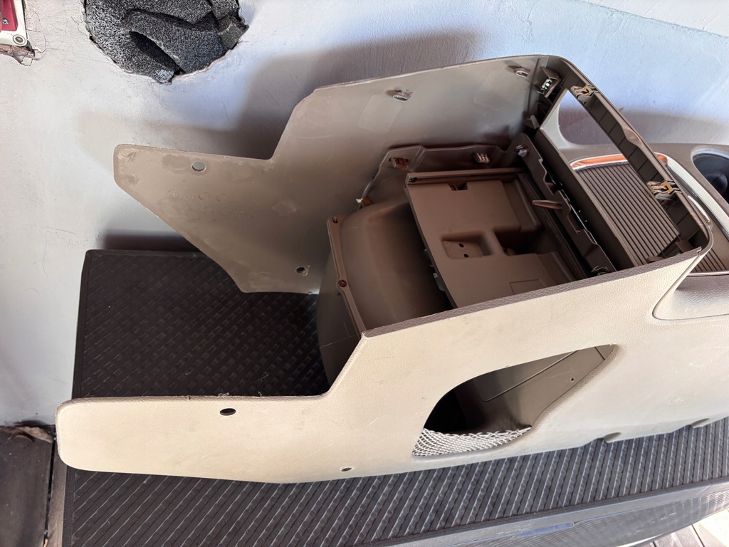 фото №8, Chrysler town country v grand caravan подлокотник длинный туннель box бардачок