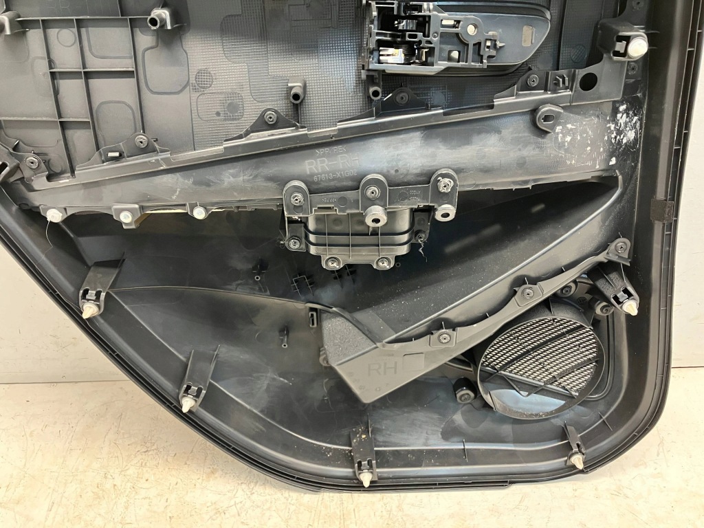 фото №12, Corolla e21 sedan обшивка обивка дверь задних правых правый задняя материал