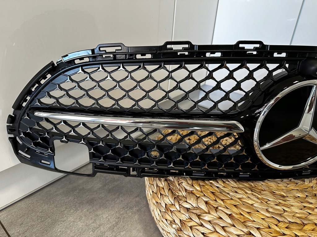 фото №8, Mercedes w206 c klasa 2021- решётка радиатора amg значок kompletny jak новый камера