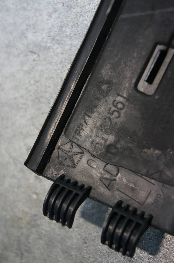 фото №6, Молдинг левая стекло лобовое передней jeep compass 05182561