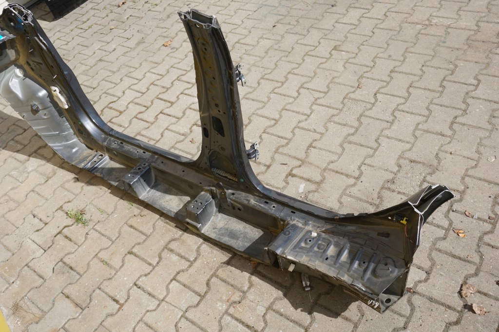 Купити Subaru crosstrek - 2024 - стійку  поріг правий бік америка