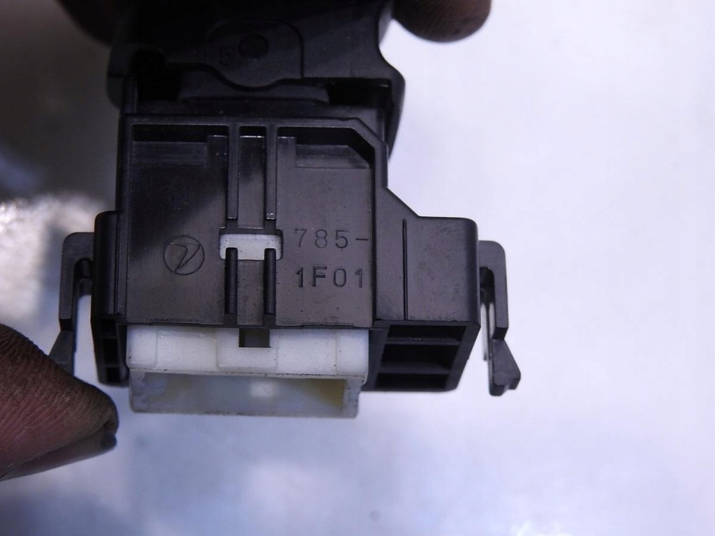 фото №9, Кнопка складання сидіння лівий forester iii