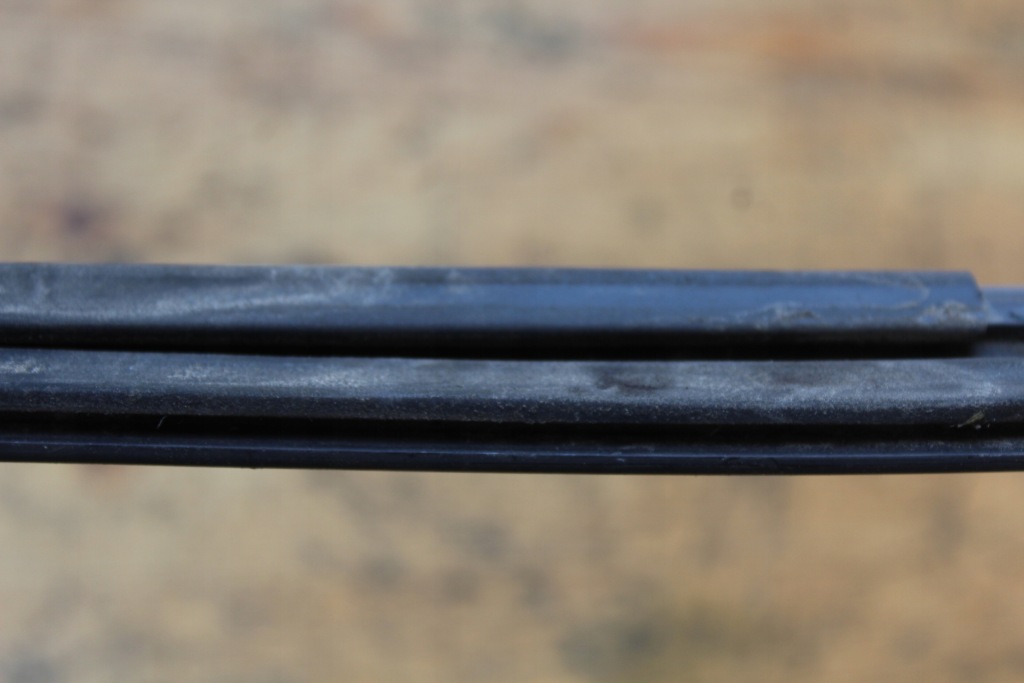 Corolla e12 хетчбек молдинг дахова ліва або права Недорого