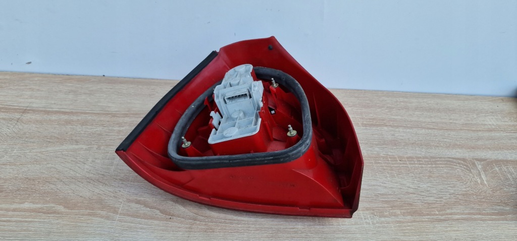 фото №3, Audi a3 8l 95-99 rok правая лампа задняя комплектная