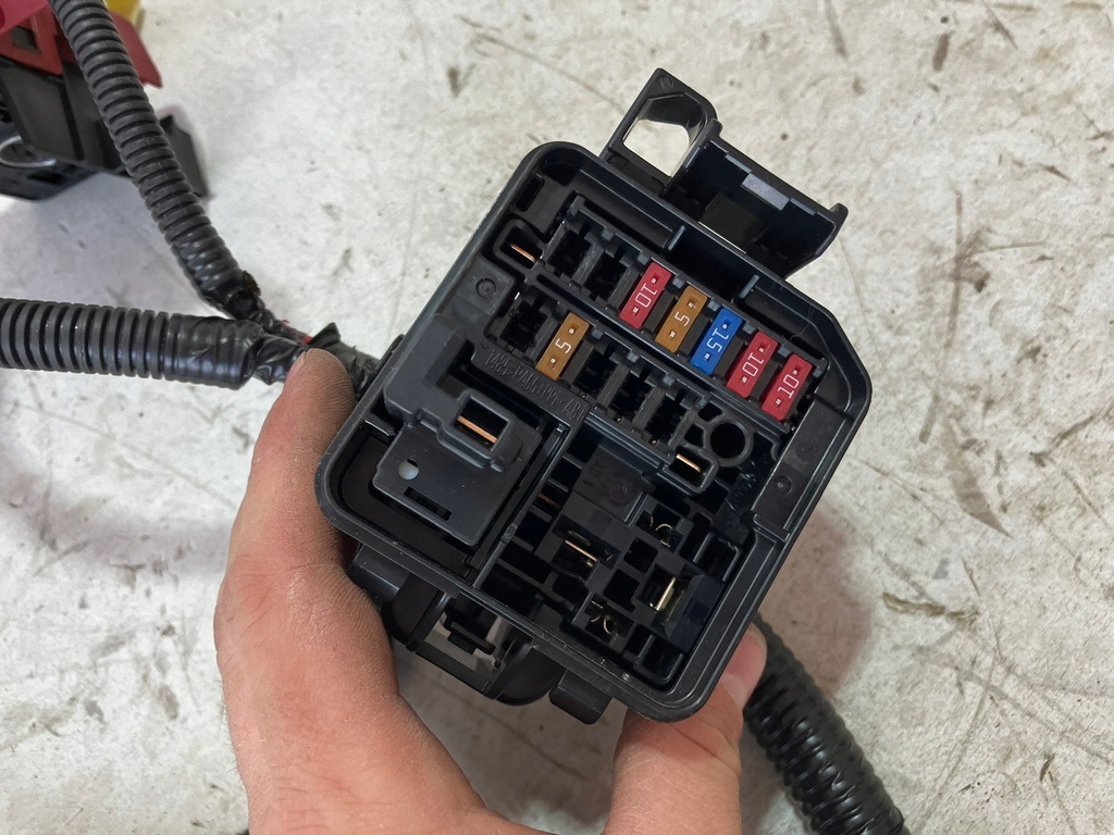 фото №7, Chr c-hr 2.0 гибрид клемма плюсовая корпус предохранитель