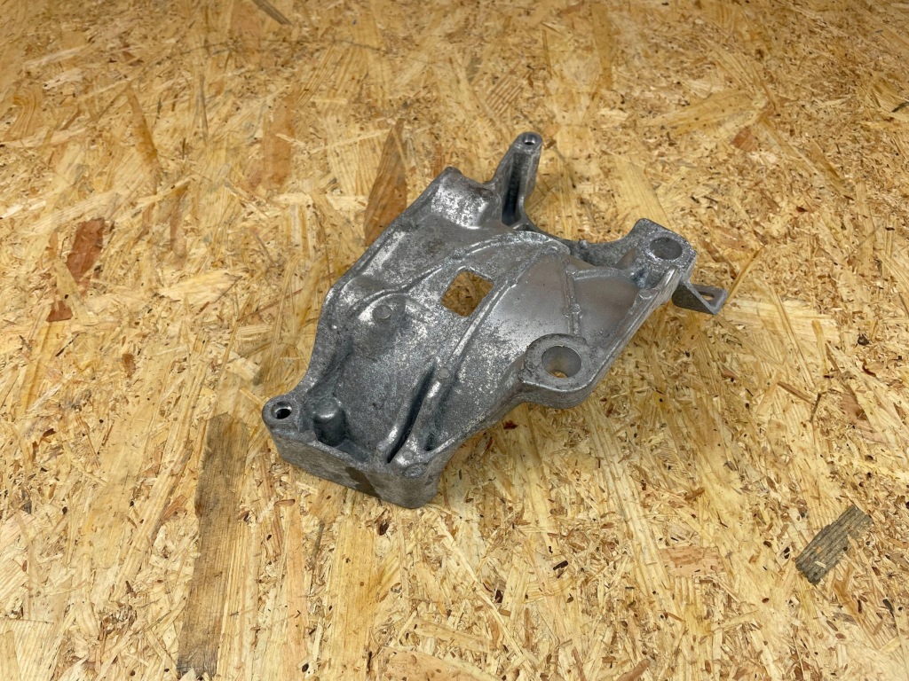 Тримач  кронштейн кронштейн генератора volvo v60 2 s60 3 xc60 2 31480101 Недорого