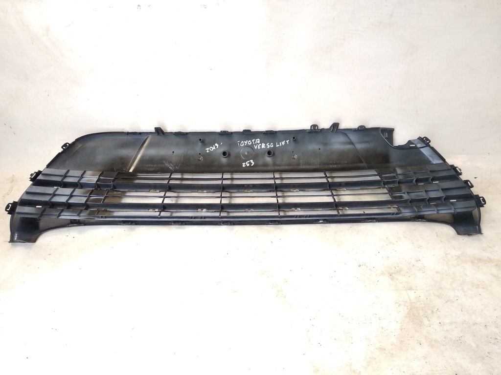 фото №9, Toyota verso lift решётка бампера передний 2013-