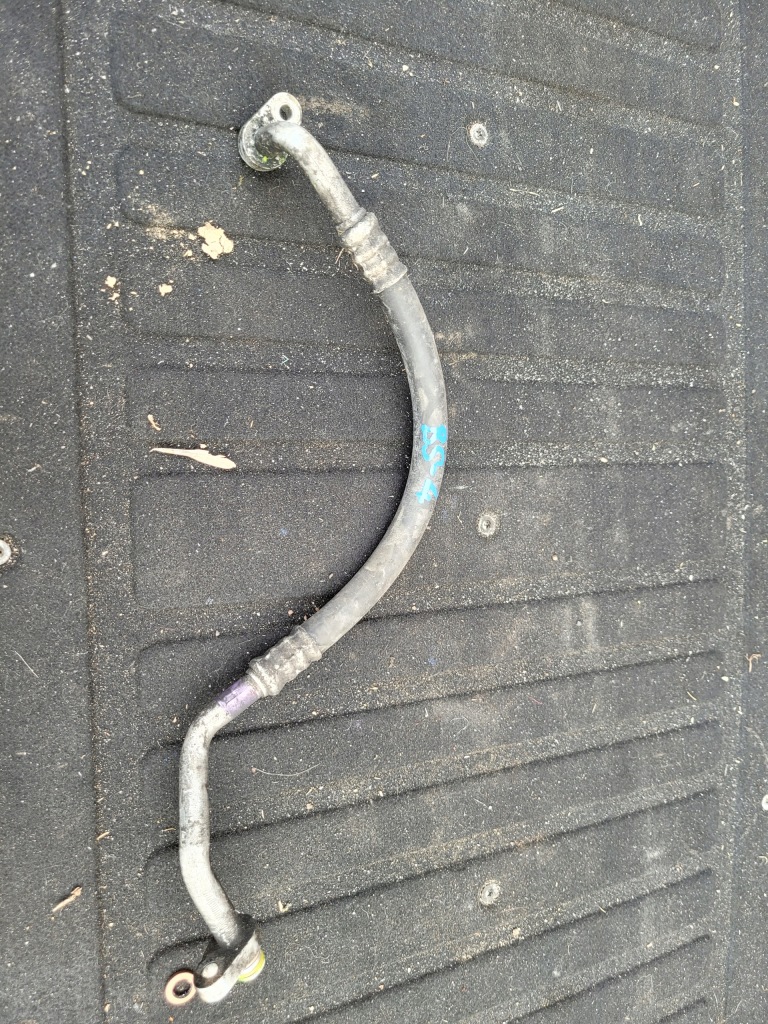 фото №1, C4 ii b7 1.6 3008 i lift шланг пабтрубок  кондиционера