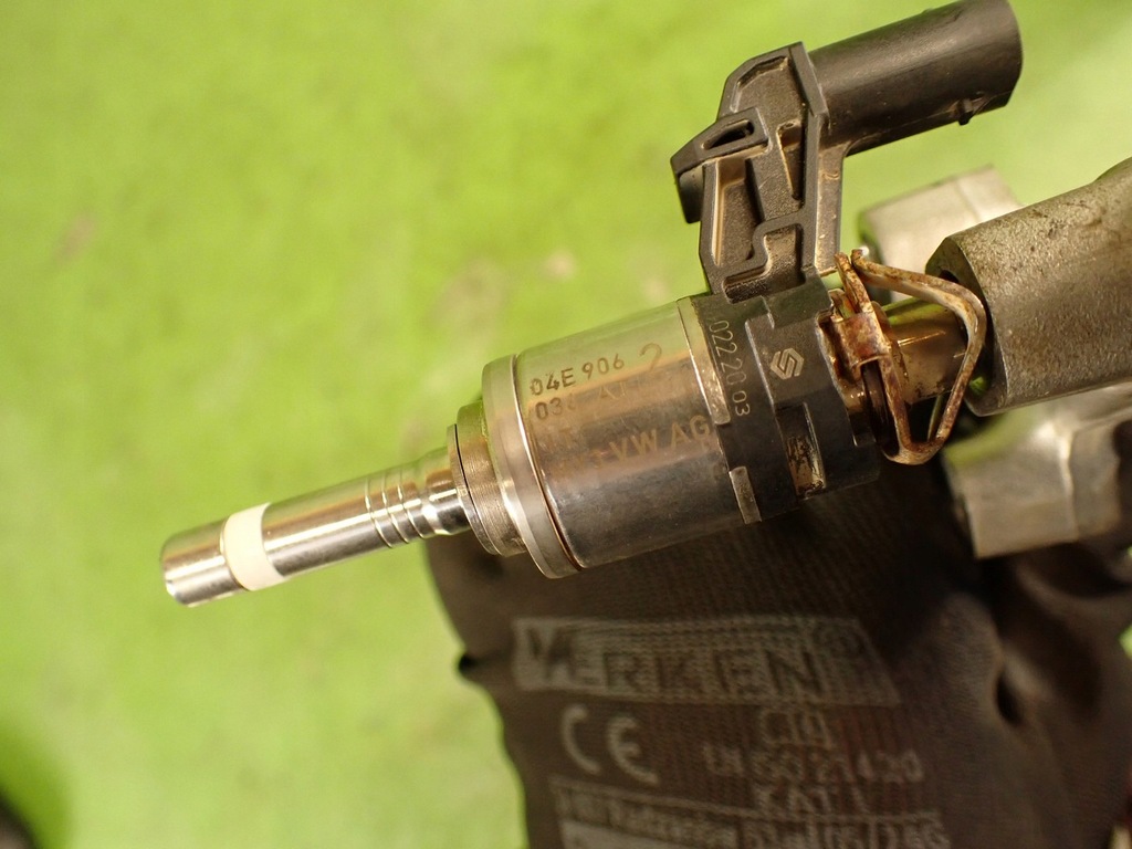 фото №9, Молдинг впрыскная skoda octavia iv rs 1.4 tsi phev 21r 05e133320b