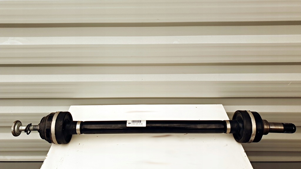 фото №1, Bmw g30 приводной вал левый задняя 8664625