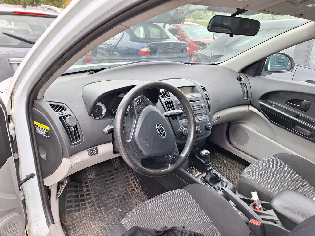 фото №14, Kia ceed 1 i ed скло задня кришка багажника кришка багажника білий wd cee'd 5d hb