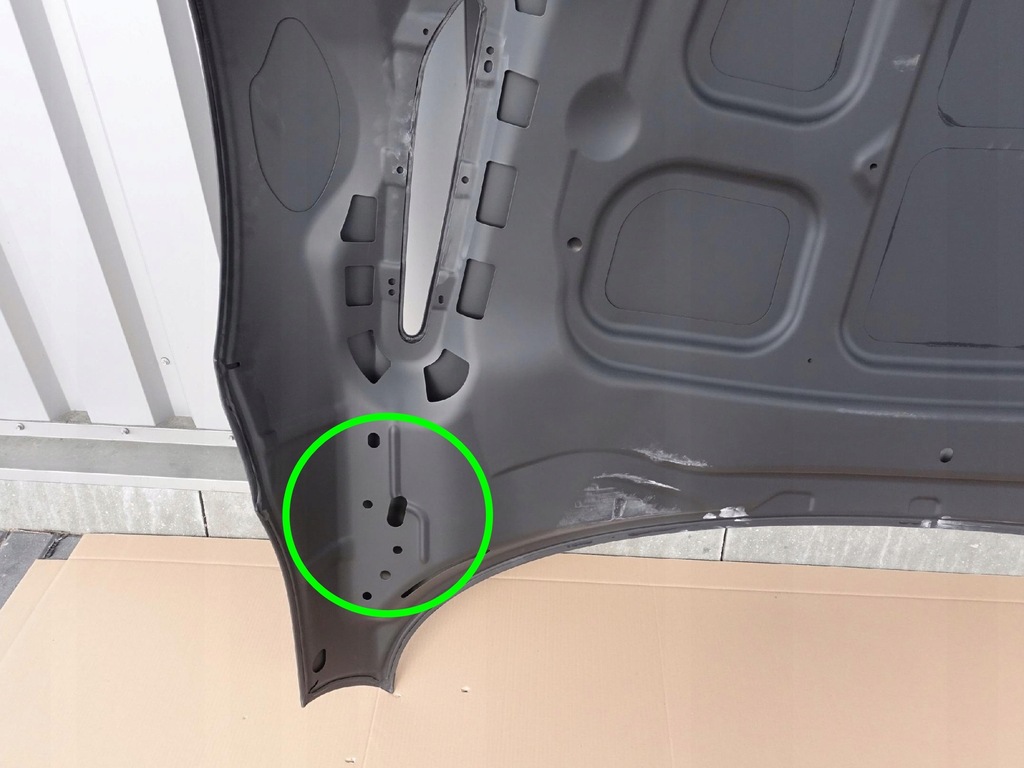 фото №8, Aston martin vantage 18- f1 edition капот