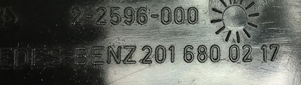 Накладка панелі консолі панель приладів під  бардачок mercedes w201 190 2016800217 Оригінал