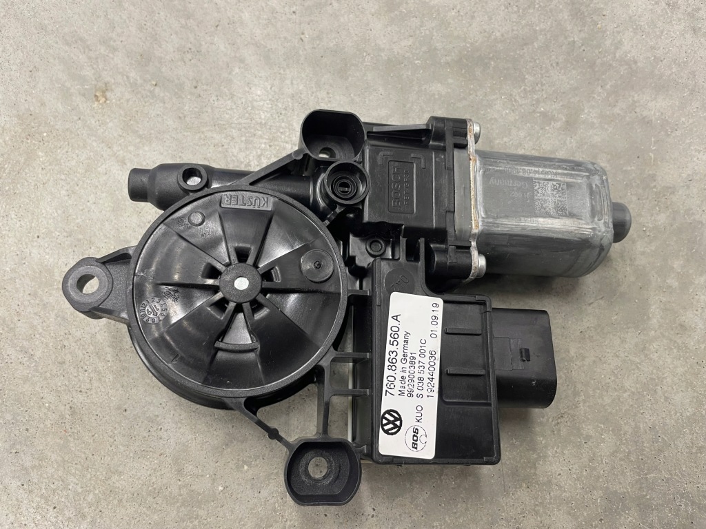 фото №1, Механизм шторка vw touareg iii 760 оригинал