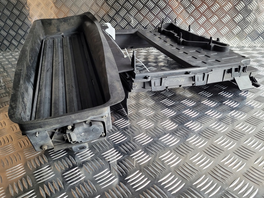 фото №10, Renault clio iv жалюзи шторка воздуховод воздуха оригинал fv