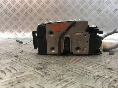 фото №1, Замок двері правий задня mercedes w176 a2047302835