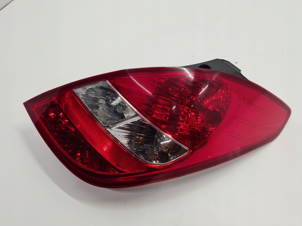 фото №1, Hyundai i20 08-14r 5d лампа правый задняя