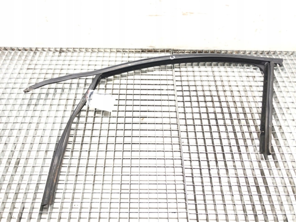 фото №1, Молдинг рамка двері перед ліва 30762366 volvo xc60 11-15