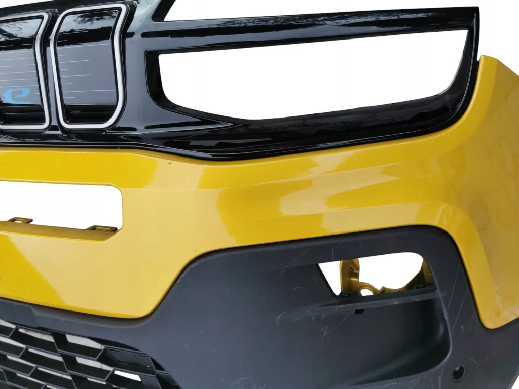 Бампер, решітка радіатора, решітка радіатора jeep avenger 26. Оригінал