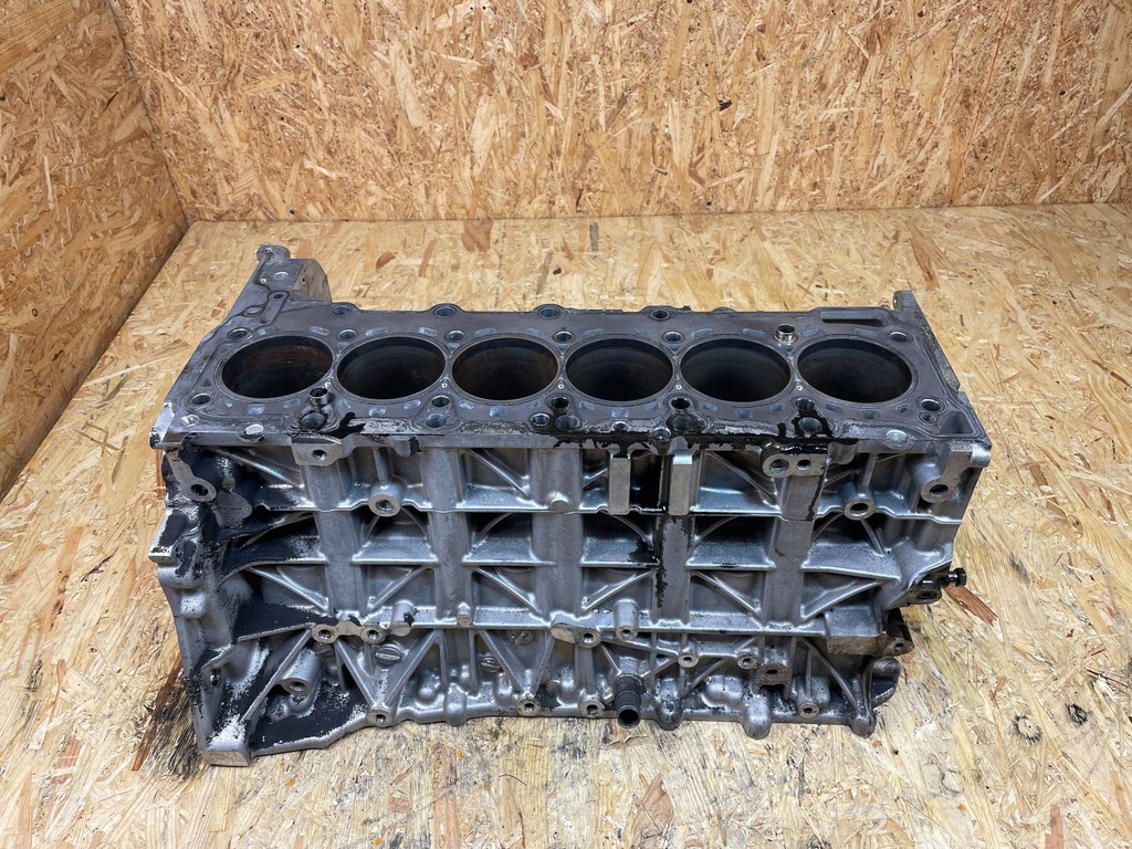 фото №13, Блок двигуна bmw 7 f01 f02 3.0d n57d30a 7799978