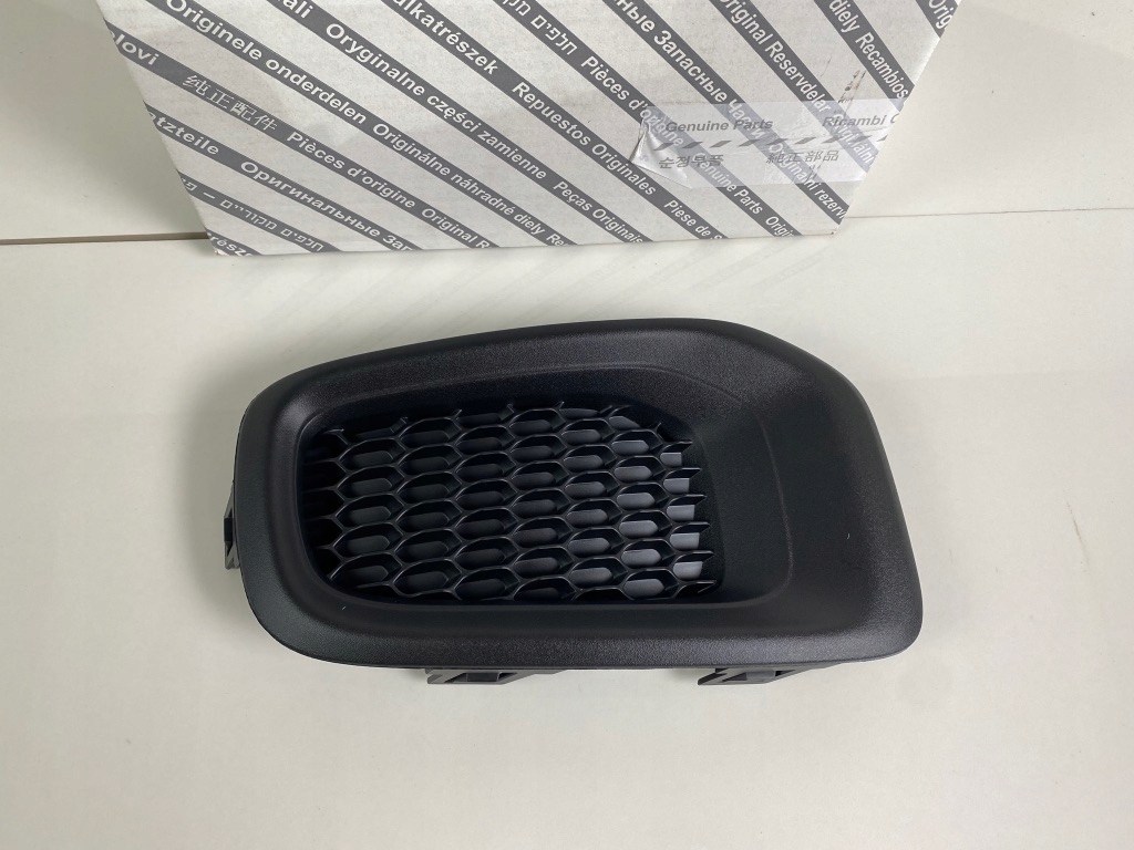 фото №1, Решітка бампера права jeep renegade 2014