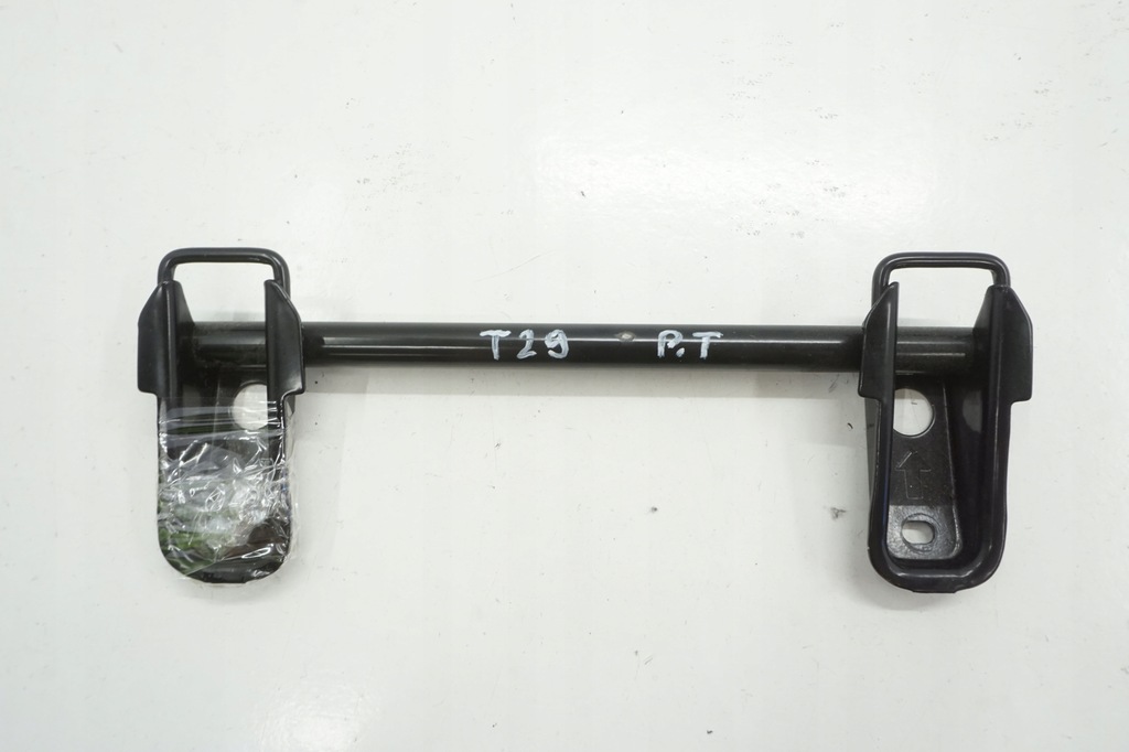 фото №1, Toyota avensis t27 lift t29 sedan кронштейн isofix правый задняя