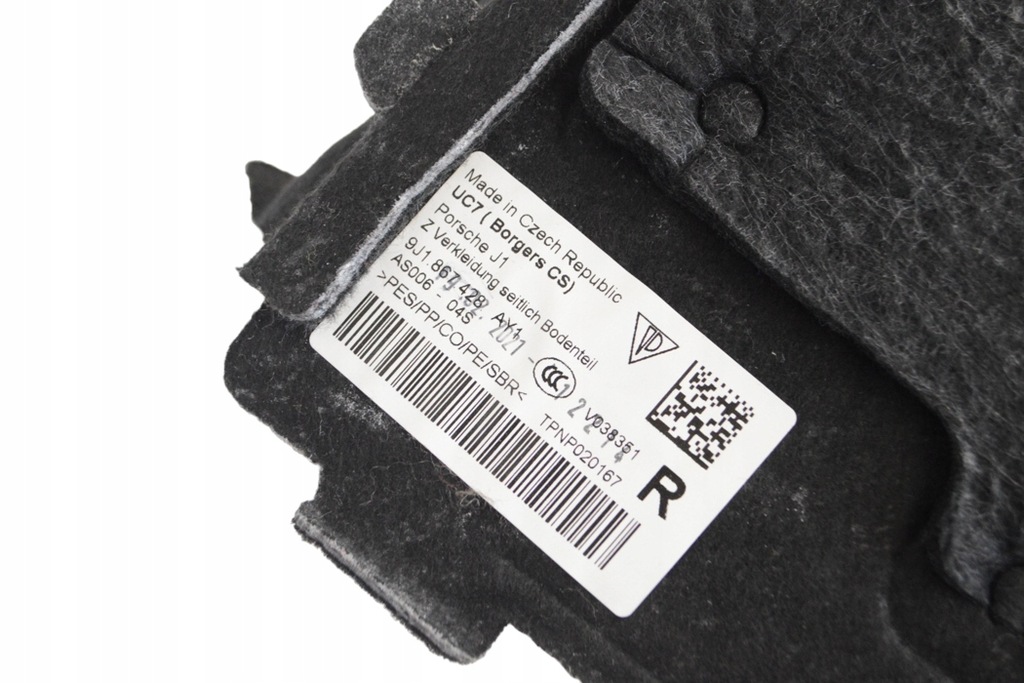 фото №5, Porsche taycan молдинг багажника правая turbo s 2021 lhd