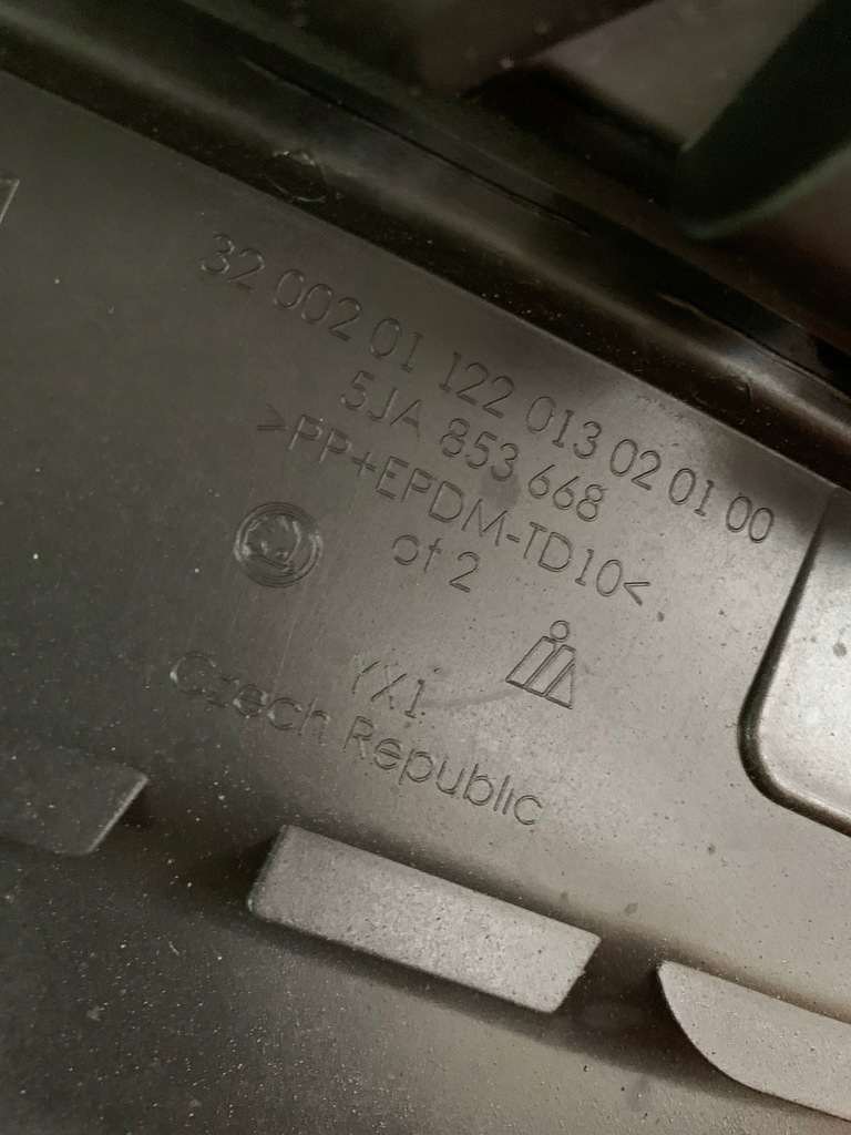 фото №4, Решётка радиатора skoda rapid 5ja853668