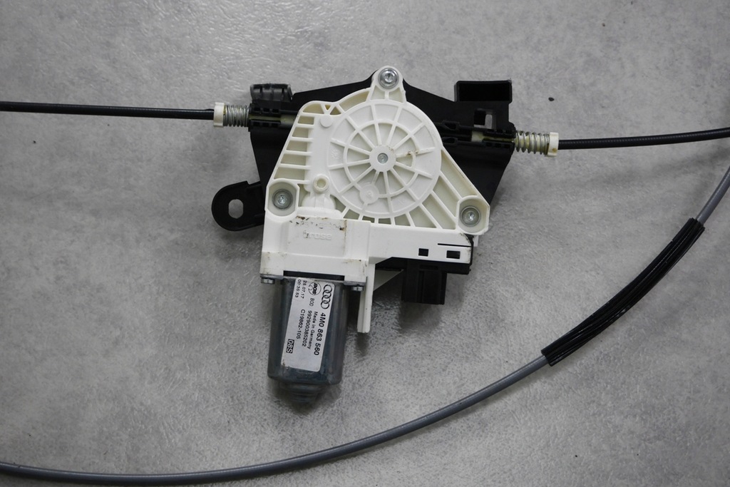 фото №7, Механизм моторчик шторка багажника audi q7 sq7