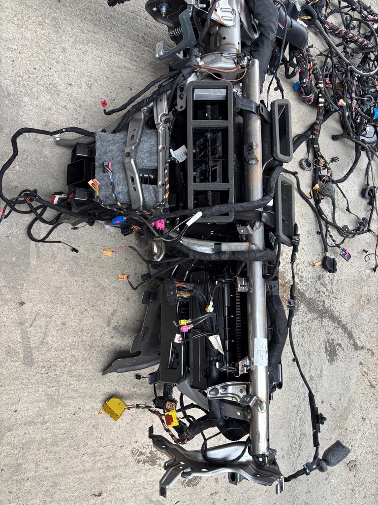 фото №9, Skoda octavia iv електропроводка джгут 2,0-tdi dsg 4x4 vrs full ładnie wypieta