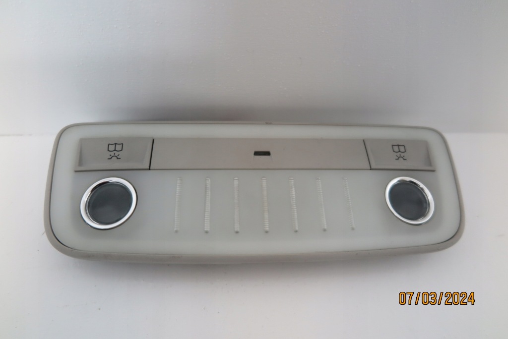 фото №1, Mercedes w212 лампа потолочный освещение задняя 2128205001